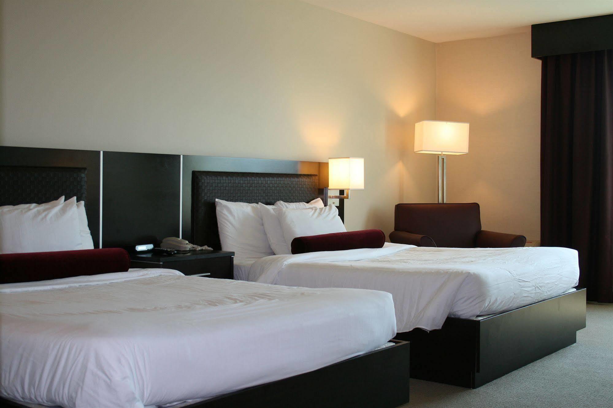 Casino Queen Hotel Saint Louis Bagian luar foto
